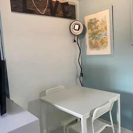Quartier Hopitaux 5 Min Du Centre, Studio Coquet 아파트