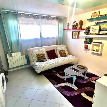 Quartier Hopitaux 5 Min Du Centre, Studio Coquet 아파트 *